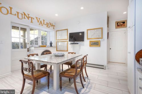 42 Bells Ml Rd, Philadelphia PA 19128-1007 exterior