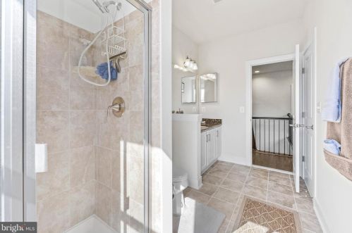 725 Custis Ave, Alexandria VA 22301-1422 exterior