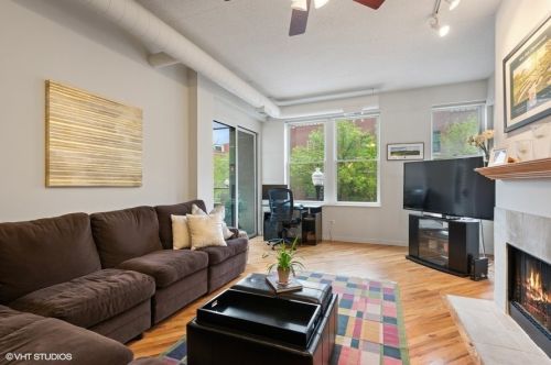 4118 Lincoln Ave, Chicago, IL 60618-3096