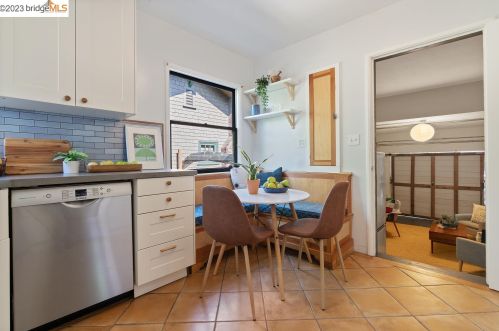 1221 Blake St, Berkeley CA 94702-2014 exterior