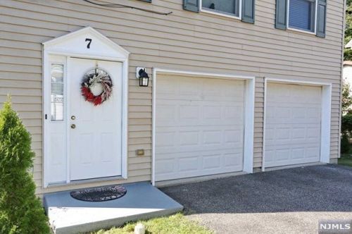 7 Lawrence Ave, Dumont NJ  07628-2708 exterior