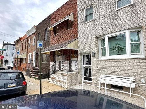 2427 11th St, Philadelphia, PA 19133-1414