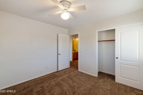 2737 Amberwood Dr, Phoenix AZ 85045-4208 exterior