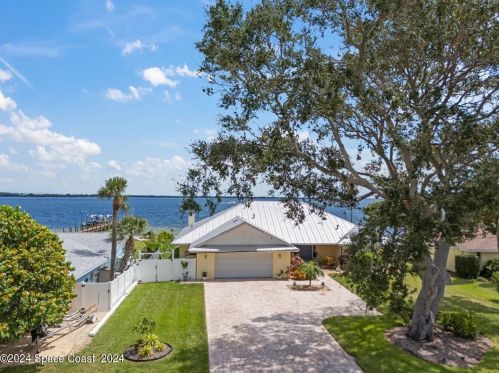 3010 Newfound Harbor Dr, Merritt Island FL 32952-2624 exterior