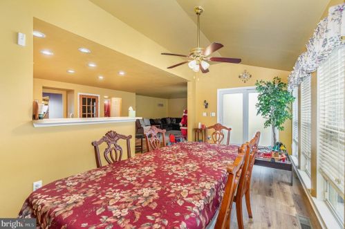 37 Louvain Dr, Hanover PA 17331-8696 exterior