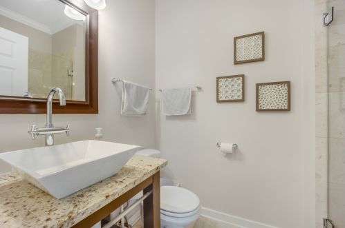 1905 Grace St, Chicago IL 60613-2901 exterior