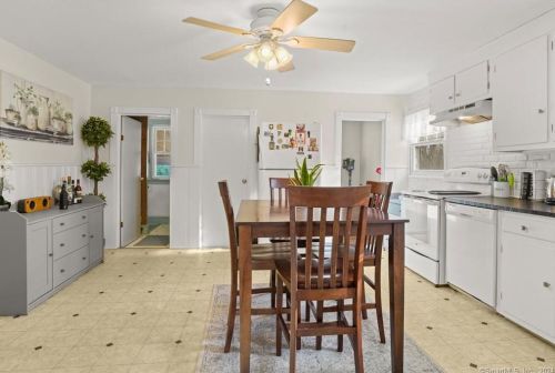 44 New Place St, Wallingford CT  06492-2237 exterior