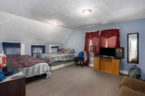 1408 Stockbridge Ave, Kalamazoo MI 49001-3904 exterior