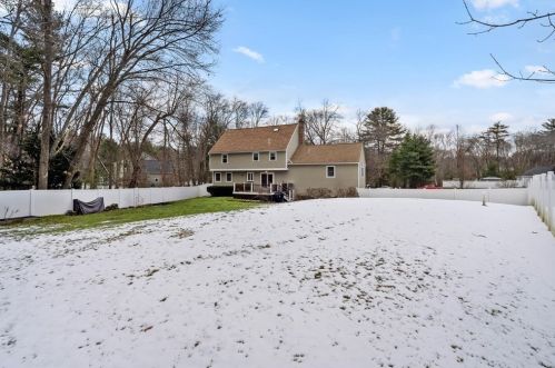 31 Candlestick Rd, North Andover MA 01845-3235 exterior