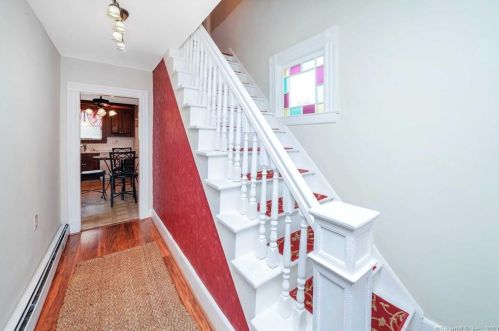 46 Glenwood St, Manchester CT  06040-6142 exterior