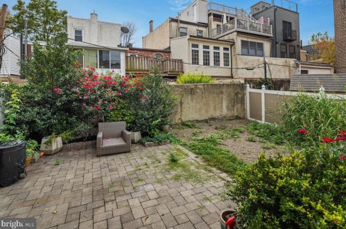 1810 Bainbridge St, Philadelphia PA 19146-1430 exterior