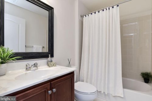 17028 Amity Dr, Rockville MD 20855-2578 exterior