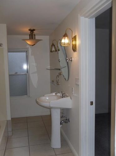 154 2 St, Pittsburgh PA 15215-2104 exterior