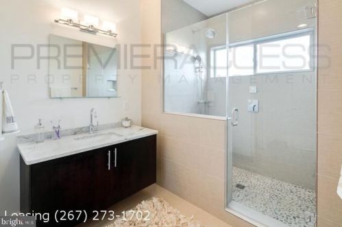 1133 Hope St, Philadelphia PA 19122-4611 exterior