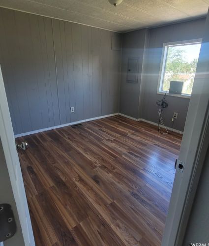 4 Tiny Wood Dr, Sandy UT 84070-2636 exterior