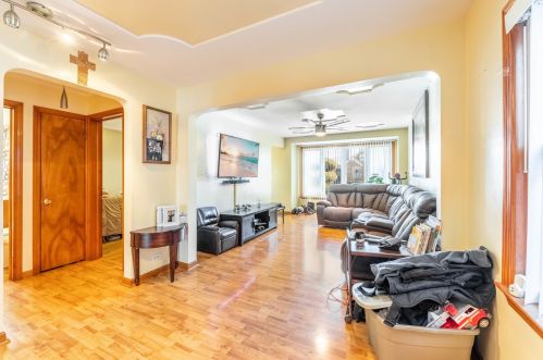 6742 Komensky Ave, Chicago IL 60629-4112 exterior