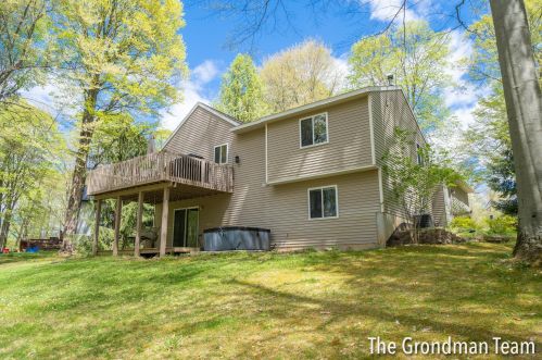 3032 Root Ct, Cedar Springs MI 49319-8153 exterior