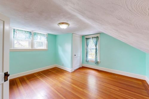 293 Doyle Ave, Providence RI 02906-3354 exterior