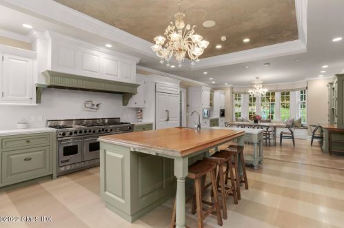 59 Mooreland Rd, Greenwich CT 06831-2645 exterior