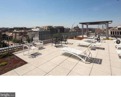 1 Scott Cir, Washington DC  20036-2207 exterior