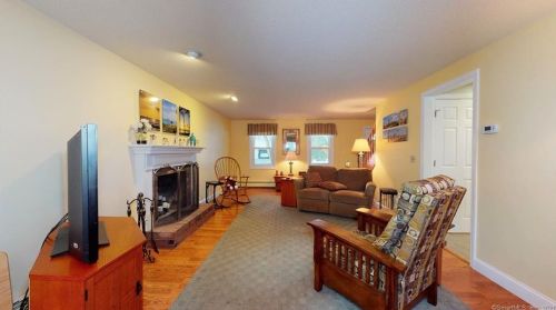 28 Celtic Ct, Enfield, CT 06082-5777