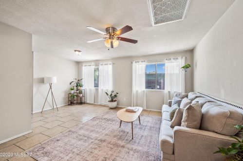 1519 Logan Dr, Tucson, AZ 85710-6325