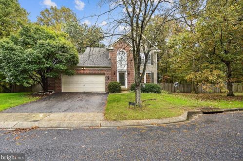 215 Foxridge Ct, Glen Burnie, MD 21061-6288