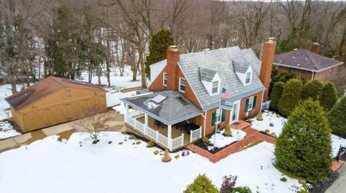 138 Sunset Dr, Pittsburgh, PA 15237-3741