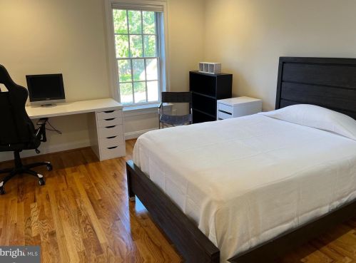 3946 Highwood Ct, Washington DC 20007-2131 exterior