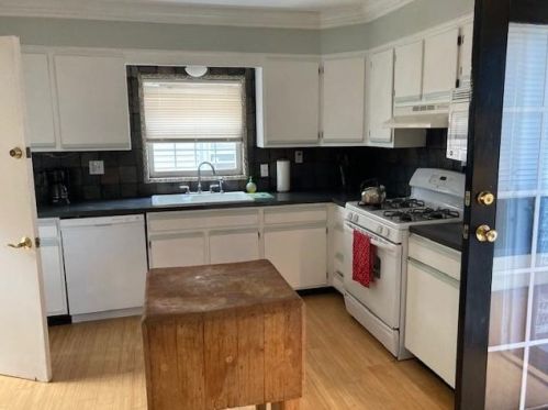 481 Pine St, Providence RI 02903-3701 exterior