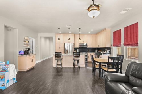 1272 Paseo Belleza, Turlock CA 95382-7396 exterior