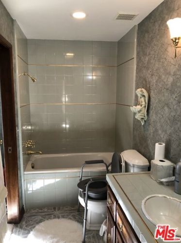 39850 Calle Breve, Temecula CA 92592-8692 exterior