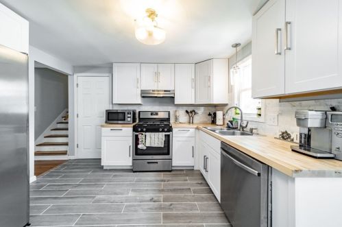 145 Wildwood Ave, Springfield MA  01118-1955 exterior