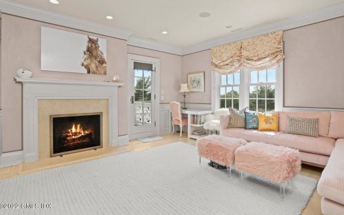 59 Mooreland Rd, Greenwich CT 06831-2645 exterior