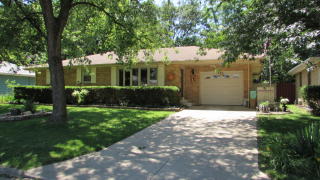 127 Arrow St, Pekin, IL 61554-3910