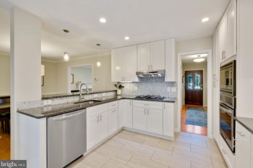 11601 Magruder Ln, Rockville MD 20852-4369 exterior