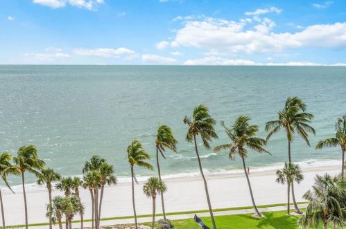 4001 Gulf Shore Blvd, Naples FL 34103-2290 exterior