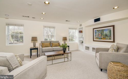 11801 Ambleside Dr, Rockville MD 20854-2109 exterior