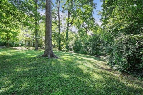 3631 Kingsboro Rd, Atlanta GA  30319-1312 exterior