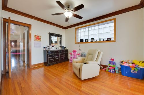 4327 Sacramento, Chicago IL 60655-2302 exterior