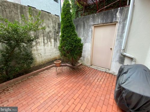 124 Bainbridge St, Philadelphia PA 19147-1866 exterior