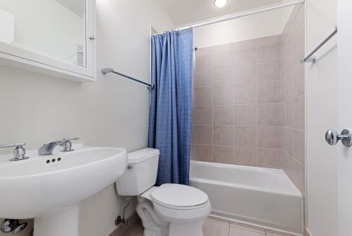 1248 Cottage Pl, Chicago IL 60607-2854 exterior