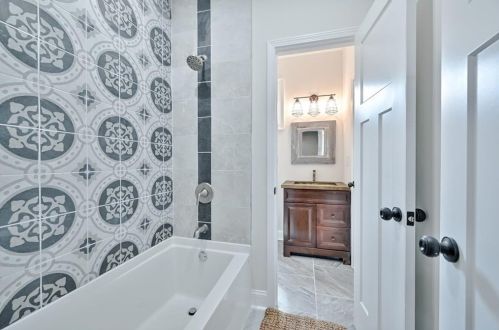 1477 Mercer Ave, Atlanta GA  30337-1515 exterior