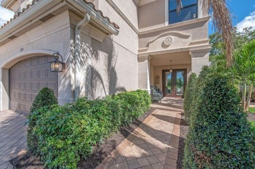 3159 Pacific Dr, Naples, FL 34119-8667