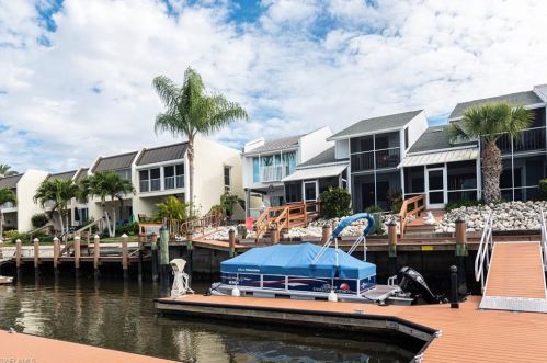 810 River Point Dr, Naples FL 34102-3452 exterior