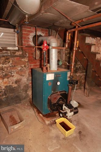 1027 Mifflin St, Huntingdon PA 16652-1435 exterior