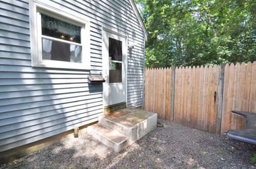 81 White St, Manchester CT 06042-3127 exterior