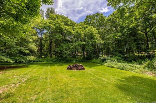 14 Loren Cir, Windsor CT 06095-1011 exterior