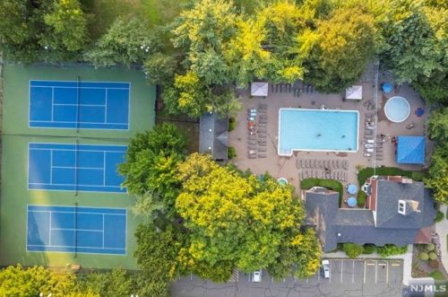 305 Williams Ct, Edgewater NJ 07020-1613 exterior