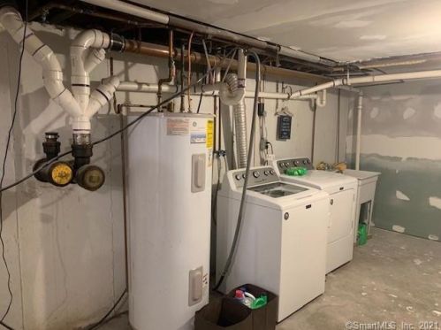 34 Laurel Dr, Killingly CT 06241-2217 exterior